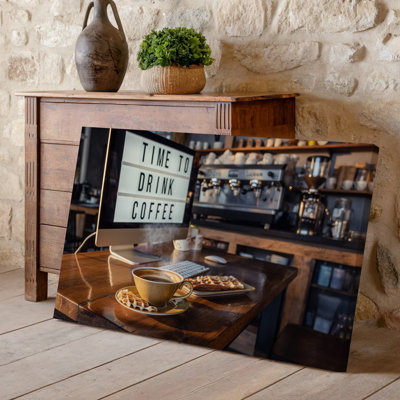 Toile «A Cosy Caf Scene» mettant en vedette un ordinateur de bureau élégant présentant un art mural