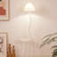 Lampe sur pied moderne avec abat-jour plissé avec base en marbre et table d'appoint
