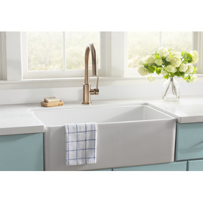 Trinsic Pull Down Sprayer Kitchen Sink Faucet, Single Handle Kitchen Faucet