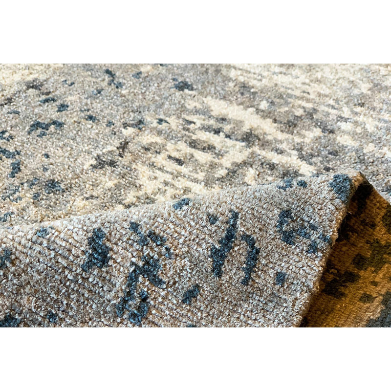 Beryllium Abstract Area Rug in Gray/Natural/Silver, Rectangle 3' x 5'