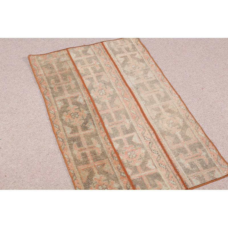 Tapis turc brun fait à la main: idéal pour le bureau de chambre d'enfant et le vestibule avec un design antique naturel
