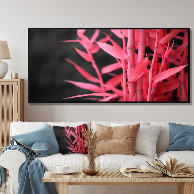 Décoration de jardin en bambou rose et noir I, Cadre flottant noir, 28" H x 60" W