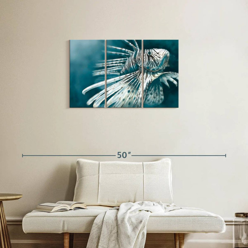 Lionfish Stripes, 20" H x 33" W