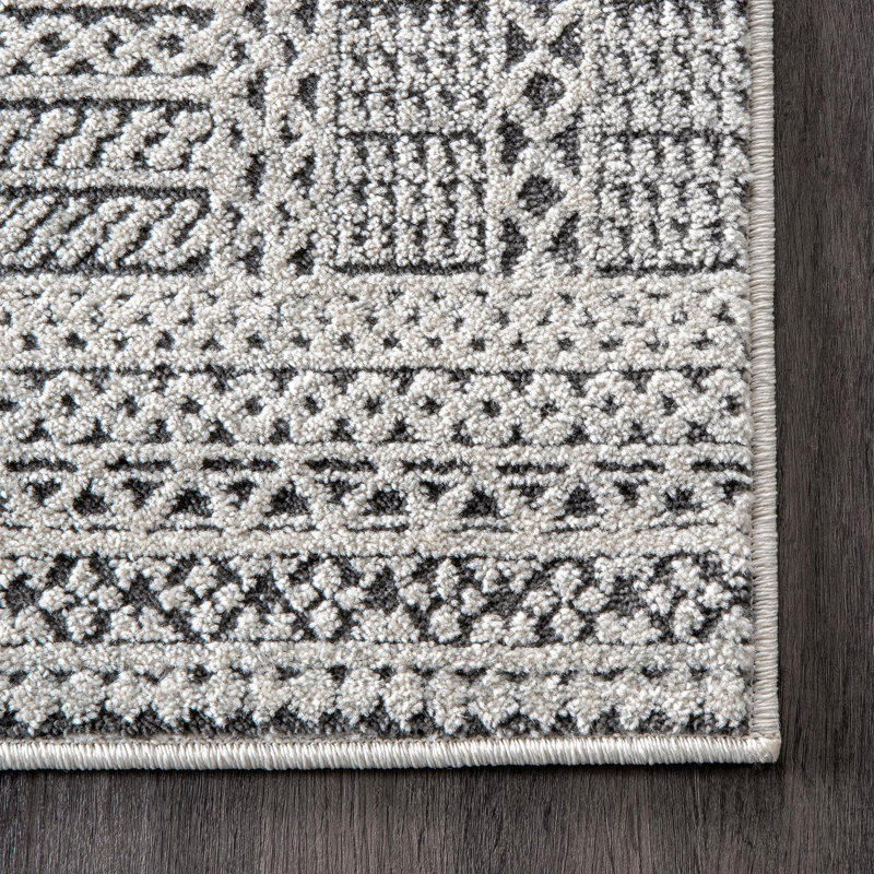 Hileman Geometric Indoor Rug, Rectangle 5' x 7'5"