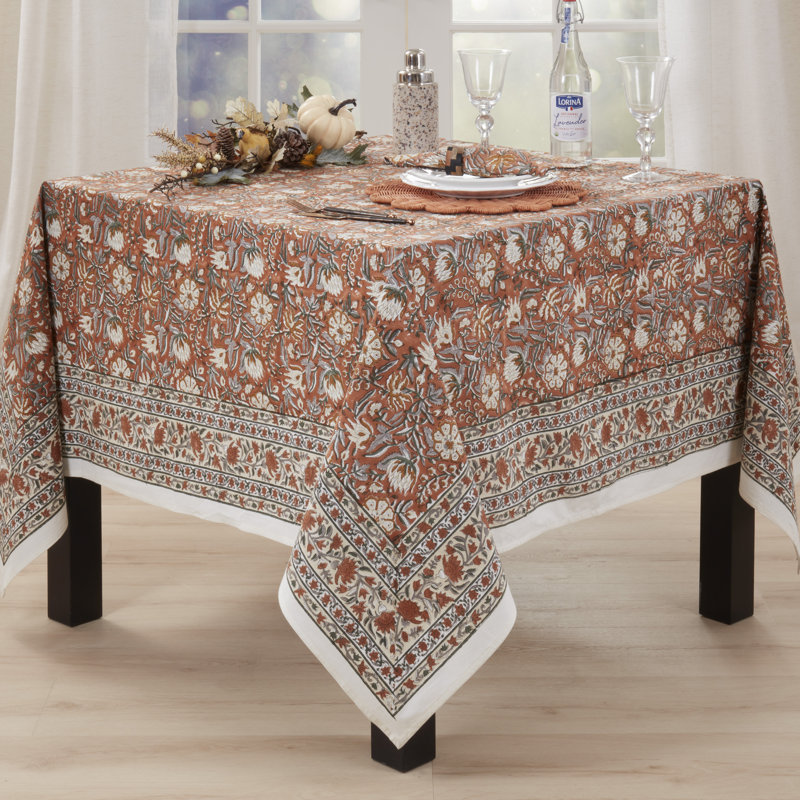 Nappe à motif floral Timeless, 70 po x 70 po