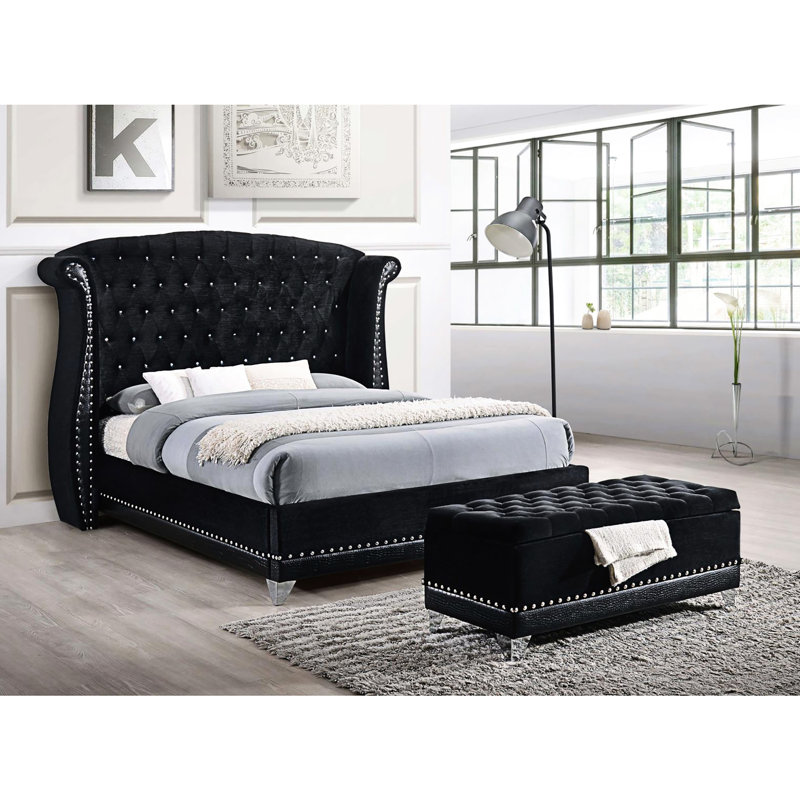 Coffre noir avec extérieur et garniture cloutée décorative - option rangement spacieux en velours