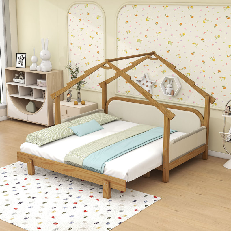 Lit en bois dans une cabane dans un arbre avec rails à coussin moelleux, Blanc