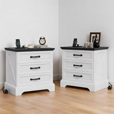 Table de chevet moderne en bois avec station de charge et 3 grands tiroirs, table de chevet rustique de 24 pouces de large et table de bout avec armoire de rangement pour le salon de la chambre