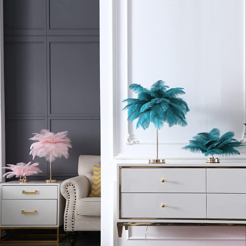 Élégante lampe en plumes d'autruche avec 3 modes de température de couleur, 40 plumes tissées à la main et une base dorée, parfaite pour le chevet ou la décoration de chambre