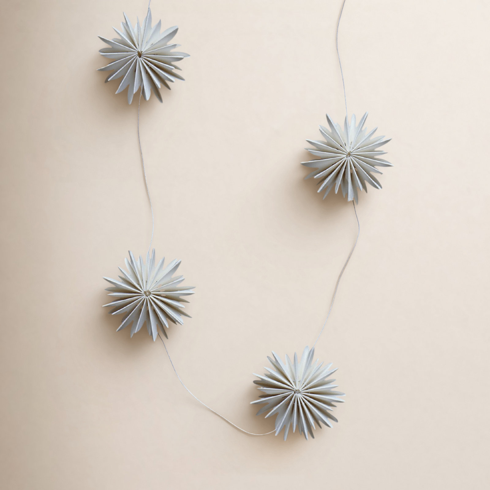 118.11'' in. Garland
