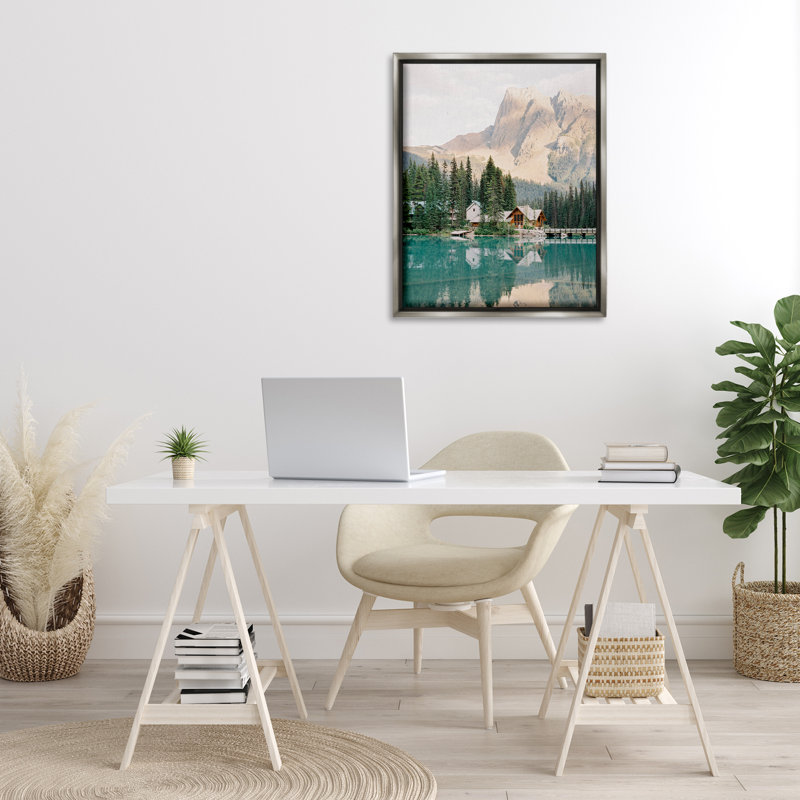 «Lakeside Cabin Landscape Floater Canvas» par Justine Milton, Cadre flottant gris lustré, H 31 po x l 25 po