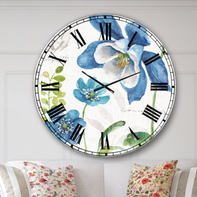 Horloge murale traditionnelle avec fleurs bleues et papillon