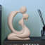 Sculpture moderne moderne avec petit couple-506615784
