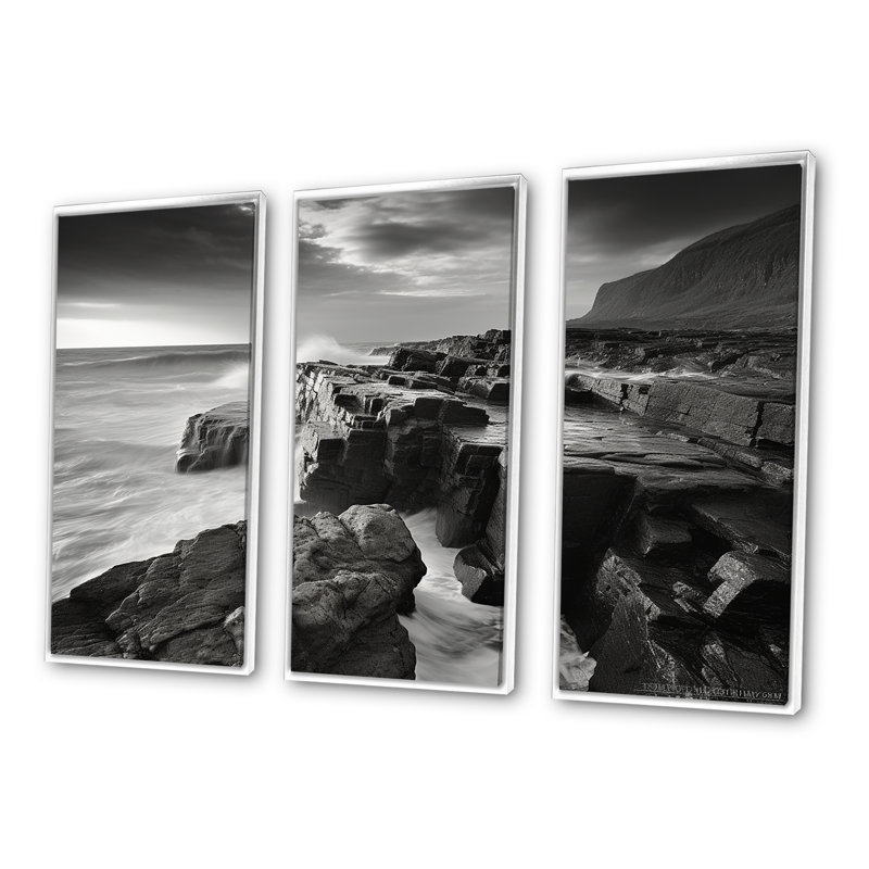 «Black and White Rocky Beach Horizon I - Coastal Minimalisme, ensemble d'art sur toile, Cadre flottant blanc