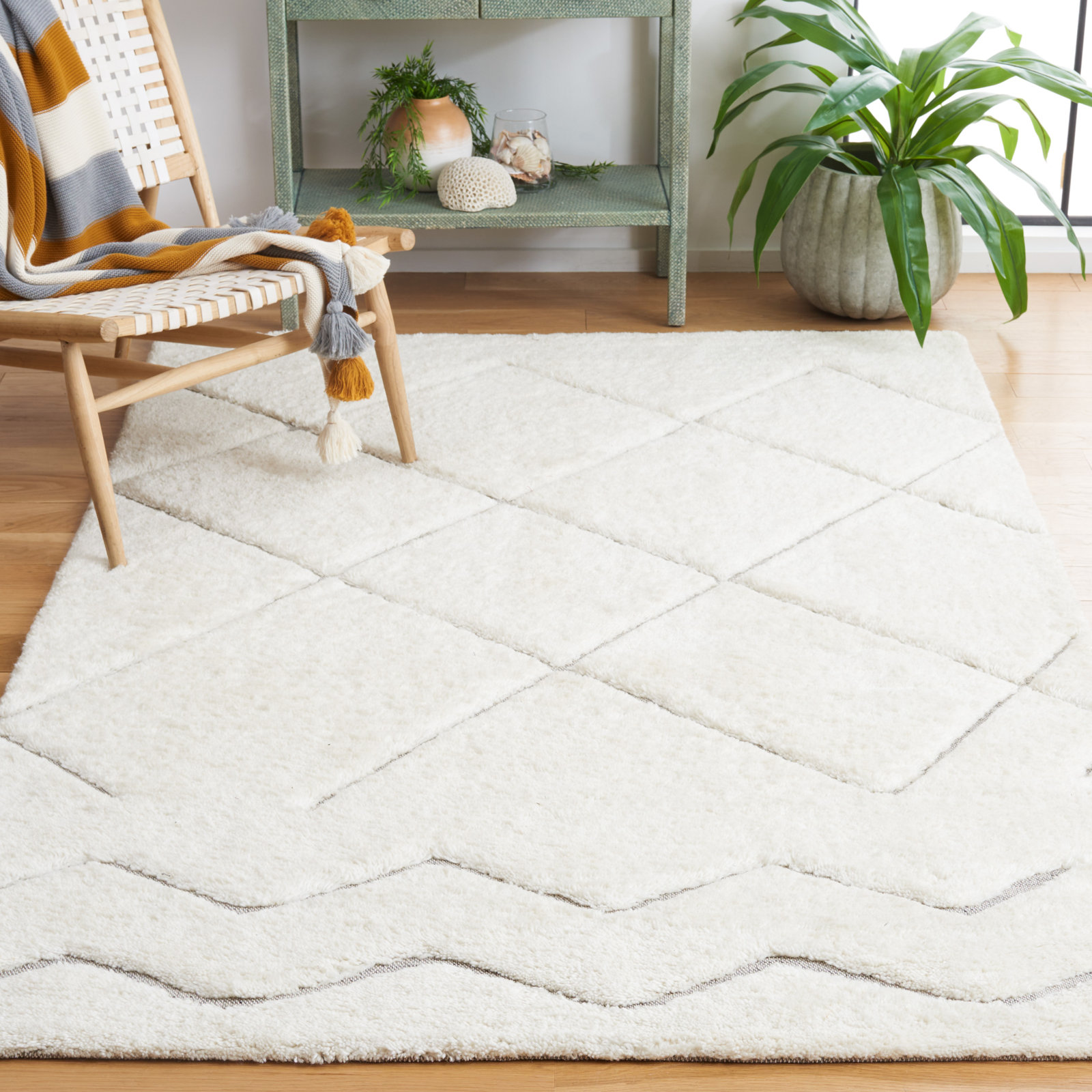 Henrie Ivory Gray Hand-Woven Geometric Rug, Rectangle 6' x 9'