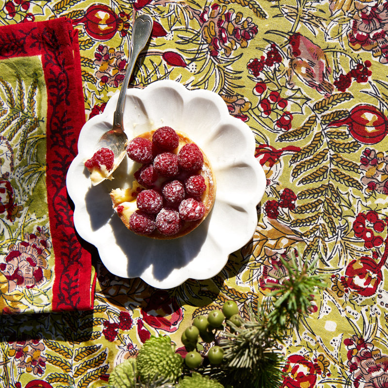 Winter Garden Wreath Handmade Floral Tablecloth, 71" W x 106" L, Red-Green