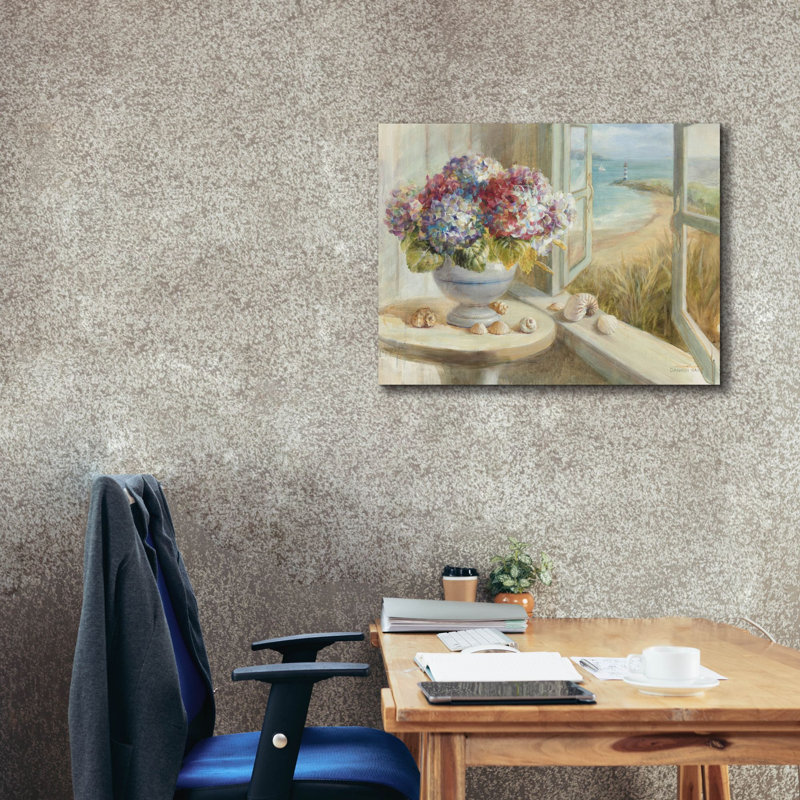 «Coastal Hydrangea» par Danhui Nai, art mural sur toile, H 26 po x l 34 po