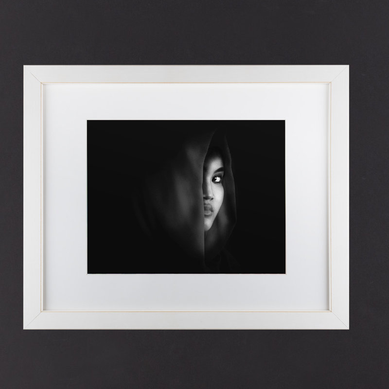 « burn eye », reproduction de photo sur toile, H 16 po x l 20 po x P 0,5 po, Cadre blanc, Blanc
