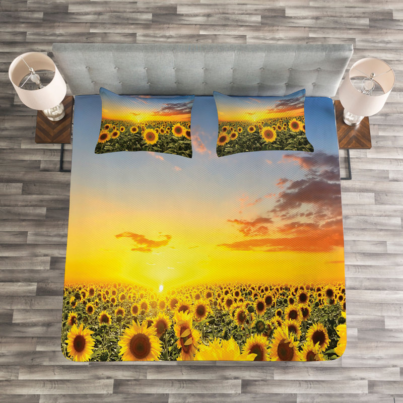 Graphic Print & Text Bedspread with Pillow Shams, 220 x 264 cm
