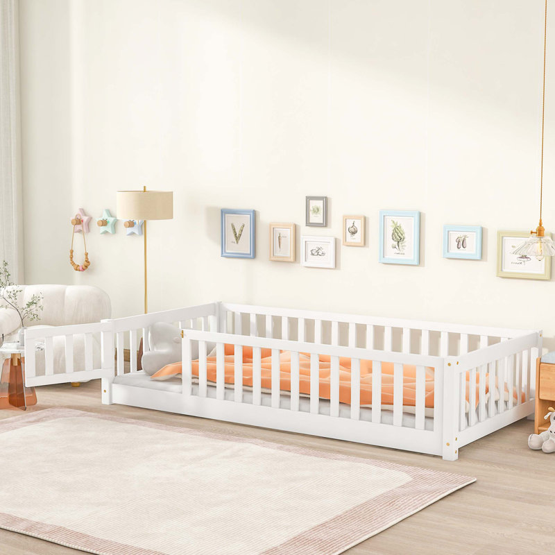 Lit de plancher avec clôture et porte, lit de plancher en bois d'hévéa avec barrières de sécurité, Blanc