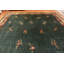 Tapis chinois surdimensionné sur fond vert antique