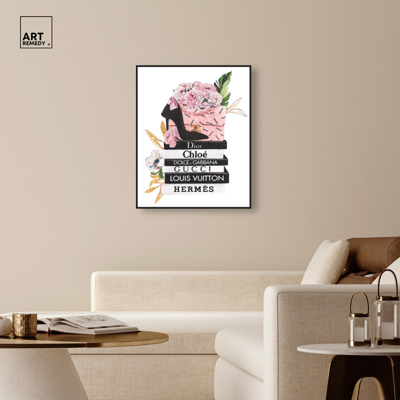 «Doll Memories» - Art floral , H 37 po x l 31 po, Cadre flottant noir
