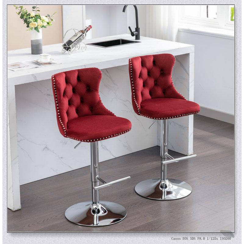 Tabourets de bar pivotants en velours avec hauteur de siège réglable, dossier ergonomique et base chromée luxueuse pour un confort moderne