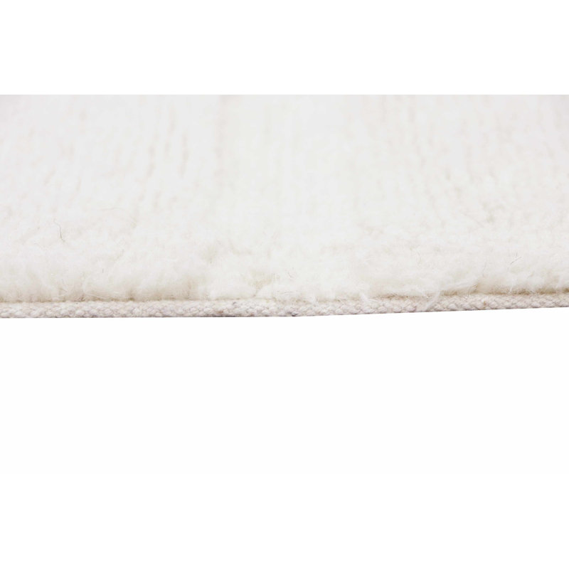 Sheep Of The World Hand Tufted Wool Area Rug in Sheep White, Runner 2'7" x 7'6"