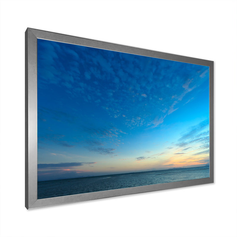«Dramatic Tropical Sunset Sky III», peinture sur toile, H 24 po x l 36 po x P 1 po, Cadre de coin argenté fermé