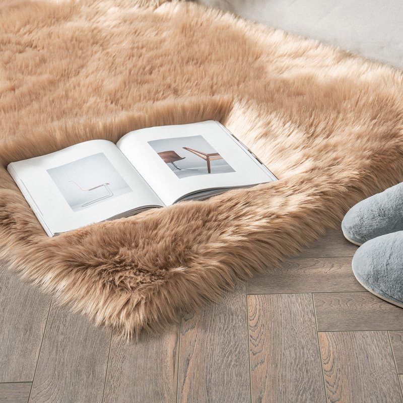 Lianet Faux Sheepskin Indoor Rug, Round 10'