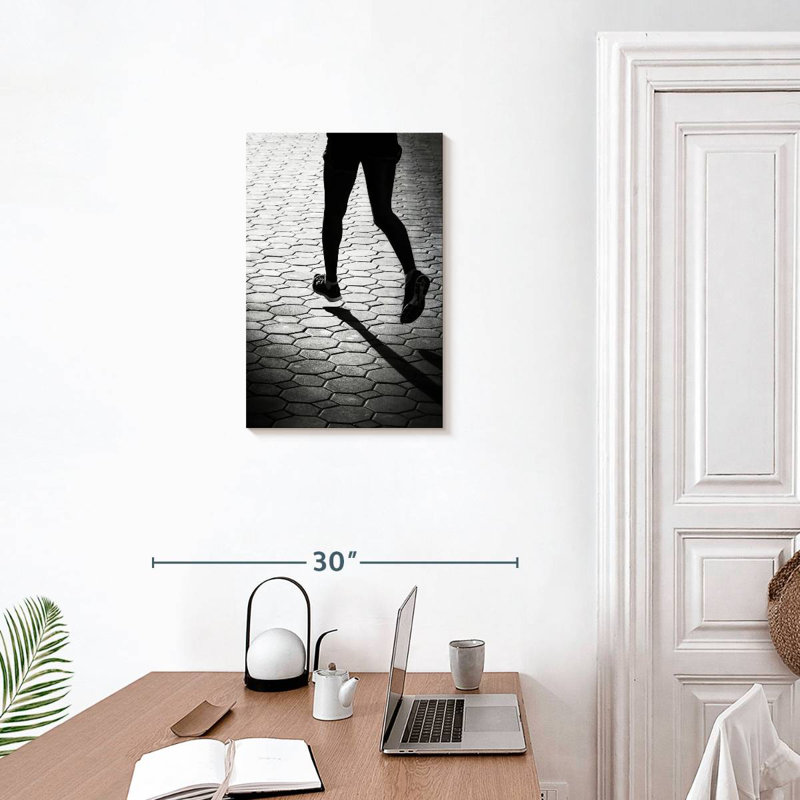 Sireci BW Jogging, 24" H x 16" W