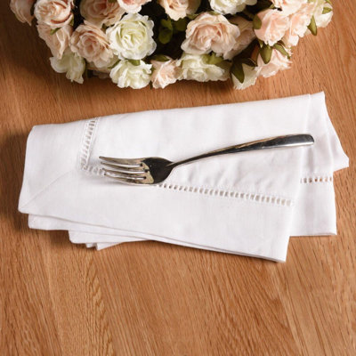 Serviettes simples et opulentes 100% lin - (paquet de 4) - Premium (bordure ajourée) réutilisable, lavable, durable, utilisation quotidienne
