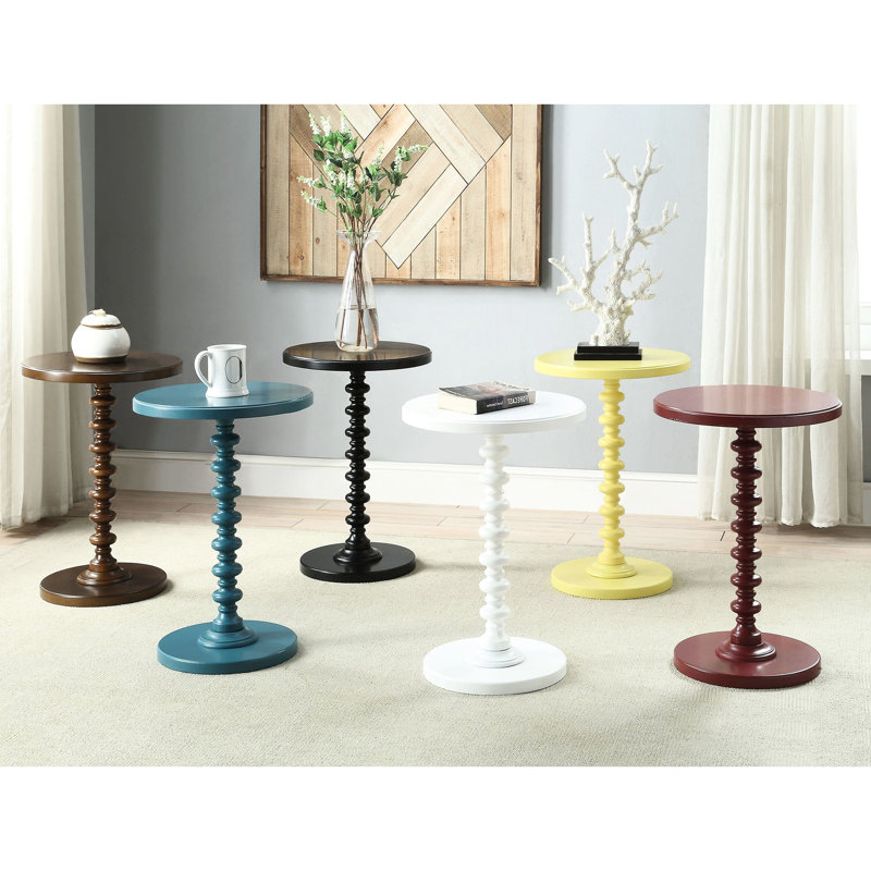 Table d'appoint ronde en bois de couleur sarcelle, piédestal simple, élégance traditionnelle, espace de vie principal, espaces restreints, surface pour boissons, finition esthétique du bois, espace de vie, économie d'espace, tenue