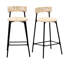 2 tabourets de comptoir en corde de papier tissés à la main. Style Chaises de bar pour appartement. Structure en métal noir, siège blanc crème. Et fonctionnelle à la maison. Polyvalent. Facile à installer
