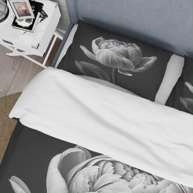 Gros plan sur un ensemble de housse de couette en microfibre / polyester tulipe noir et blanc