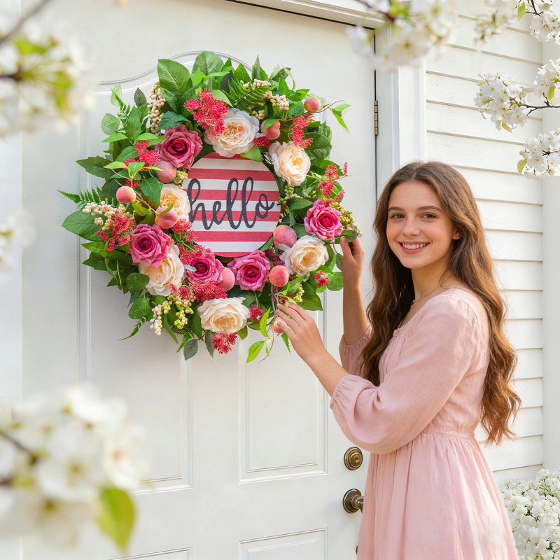 Couronne de printemps et d'été rose 24 pouces avec décorations pêche et panneau «Hello» - intérieur / extérieur rose