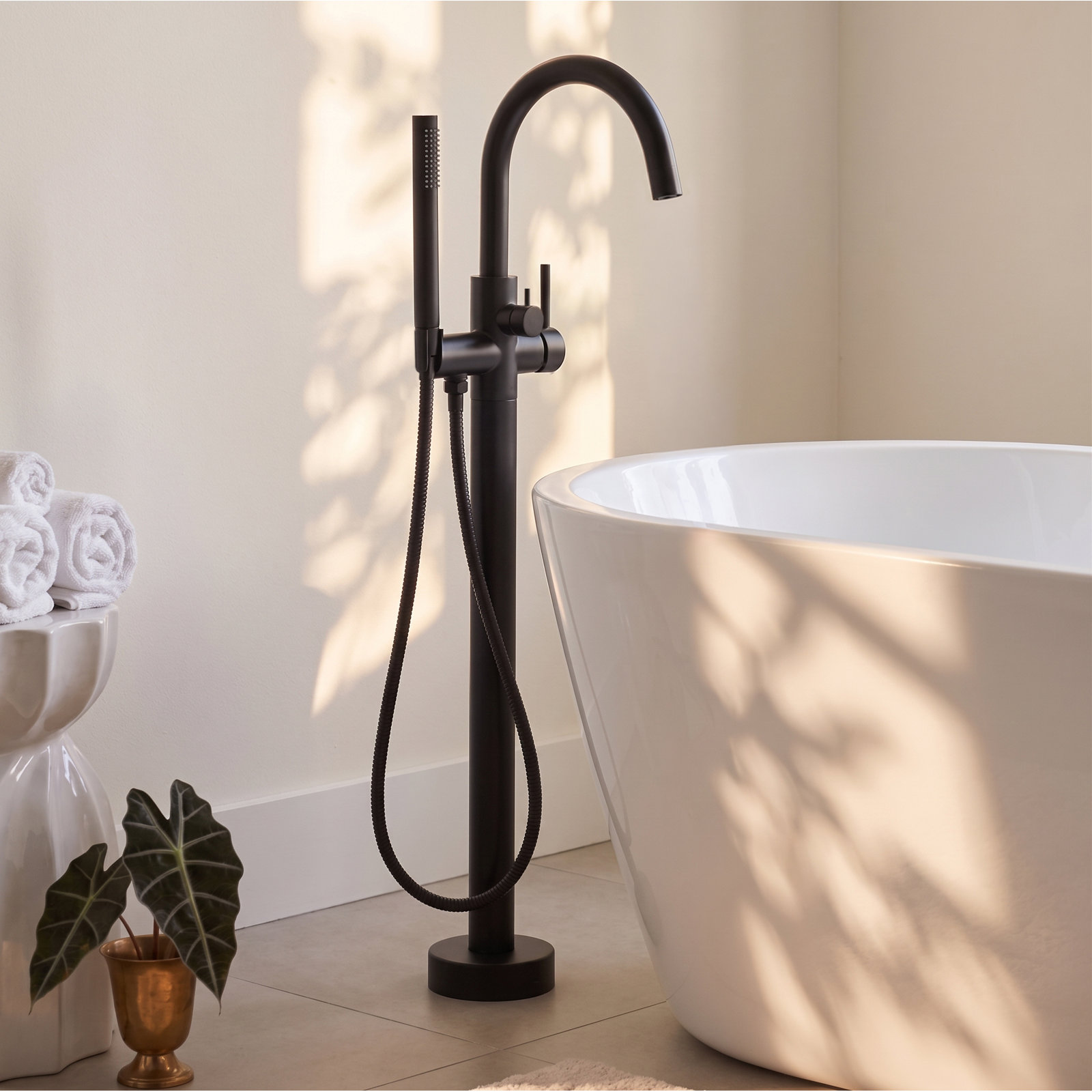 Circular Single Handle Tub Faucet, Matte Black