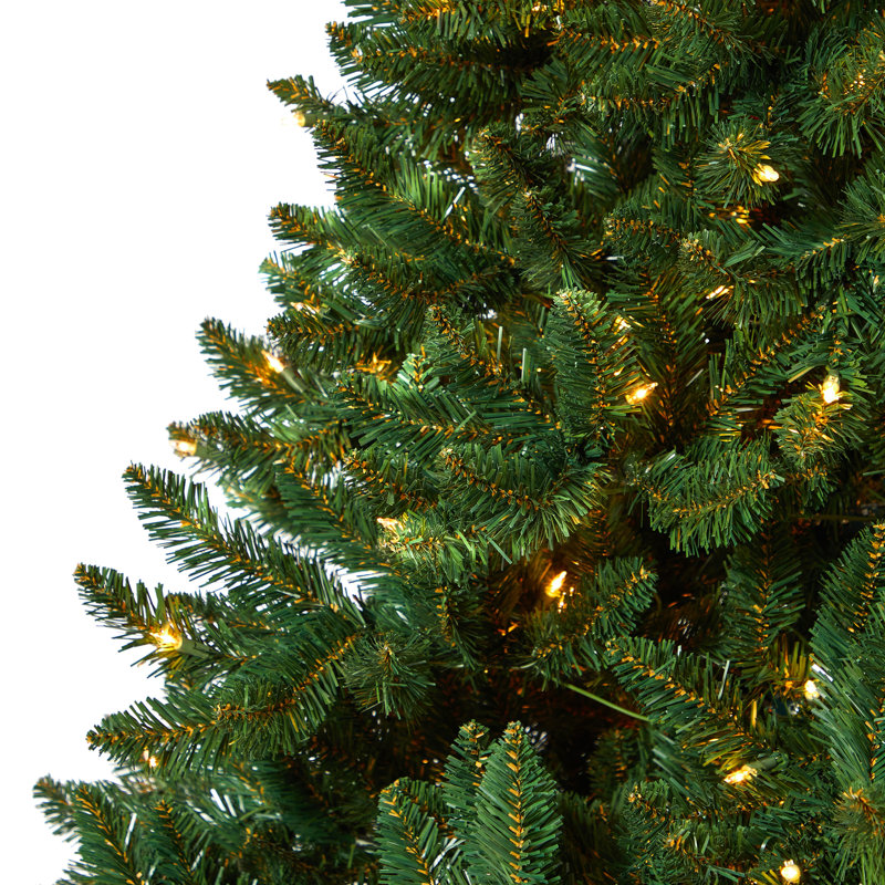 9Ft. North Carolina Spruce Artificial Christmas Tree With 750 Clear Lights And 1912 Bendable Branches, 7' H