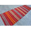 Tapis turc rayé fabriqué à la main dans des tons de terre éclatants pour une décoration intérieure unique rouge / orange