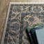 Tapis oriental en polyester tissé à la machine Andreana en beige / bleu / gris-757547373