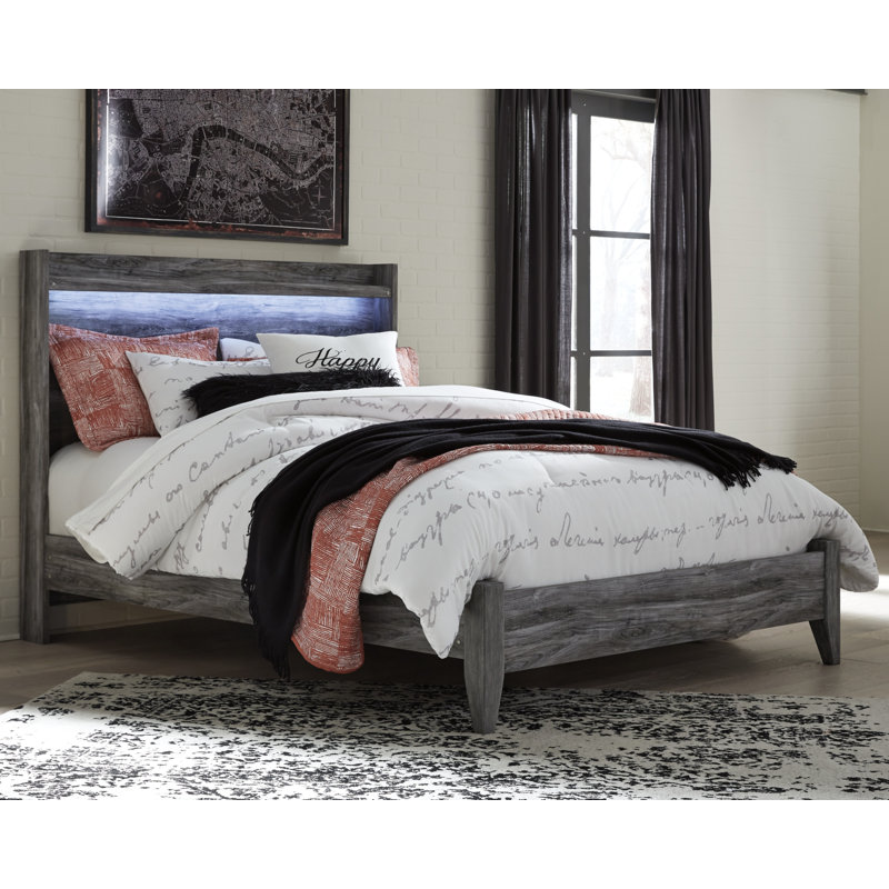 Kaisee Panel Bed, Queen