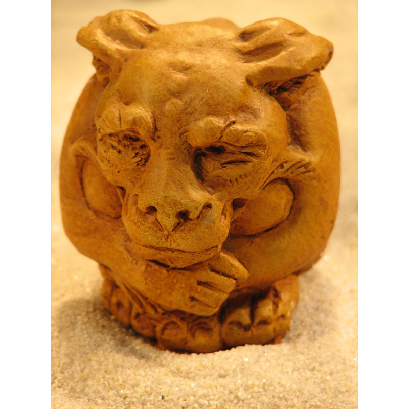 Décoration murale statue igor, Terra Cotta, H 9,5 po x l 7,75 po x P 10,5 po