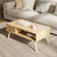 Table basse, table moderne de style Mid-Century avec rangement, table centrale de salon avec tiroir à lattes, table basse en bois cannelé avec tablette ouverte pour le salon, chêne-1530337415