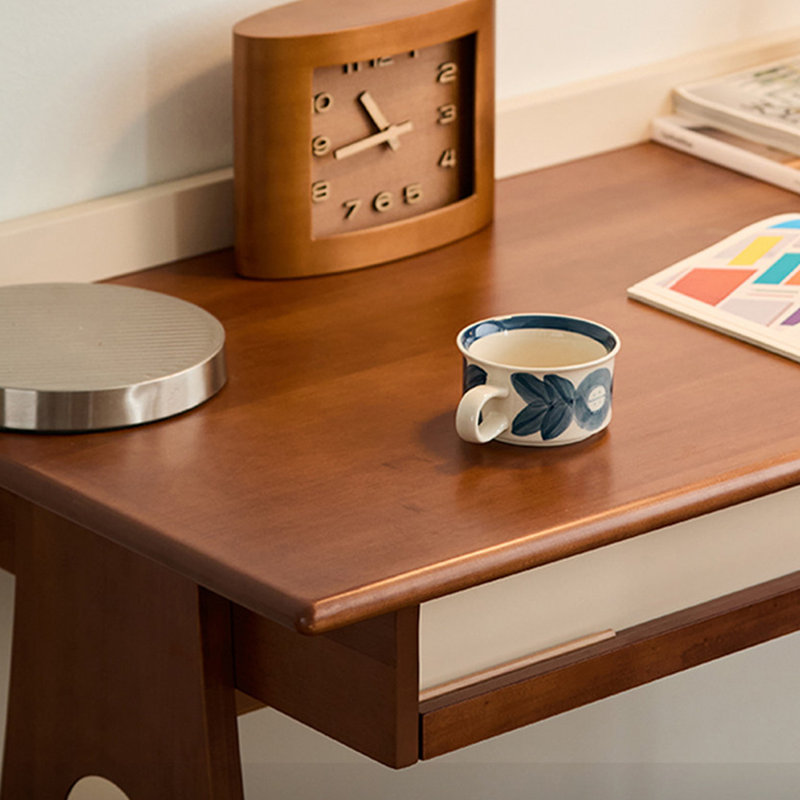 Bureau en noyer massif Mid-Century, L 55,12 po x P 21,65 po x H 31,5 po