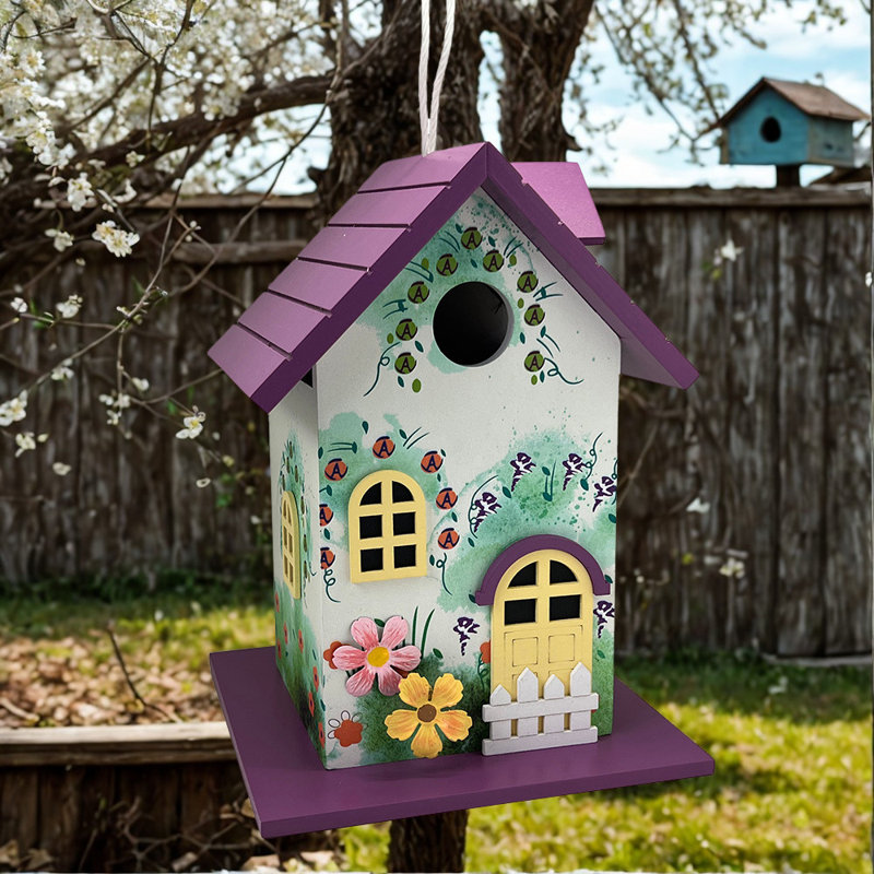Maison d'oiseaux lilas