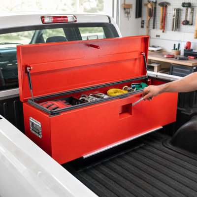Coffre de rangement robuste en acier thermolaqué pour dessous de caisse, couvercle de vérin à gaz à 110 degrés, loquet compatible avec cadenas et poignées latérales pour camionnette et véhicule récréatif