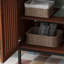 Charmant meuble-lavabo avec un design innovant et un grand espace de rangement