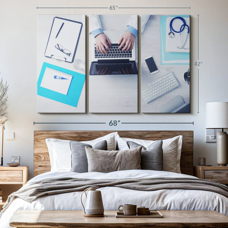 «Holiday Doctor» sur toile, H 65 po x l 42 po