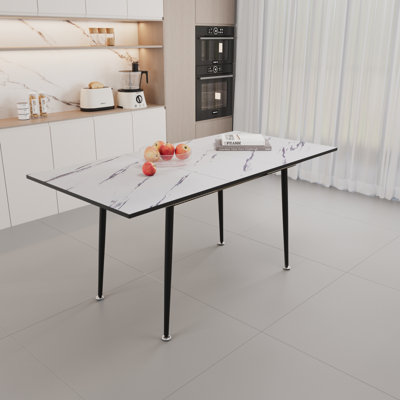 Table de salle à manger 47 po extensible à 63 po en MDF carré à motif de marbre blanc, cuisine industrielle moderne et table de salle à manger, équipée de pieds fuselés en métal noir