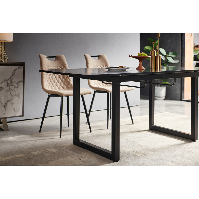 Table de salle à manger carrée avec plateau noir et pieds en métal, look moderne extensible, choix de salon